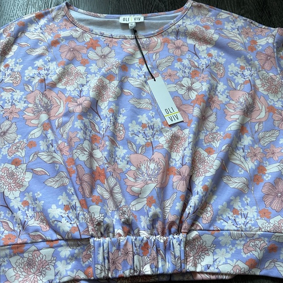 NWT- Oli-Viv floral top - Picture 6 of 9